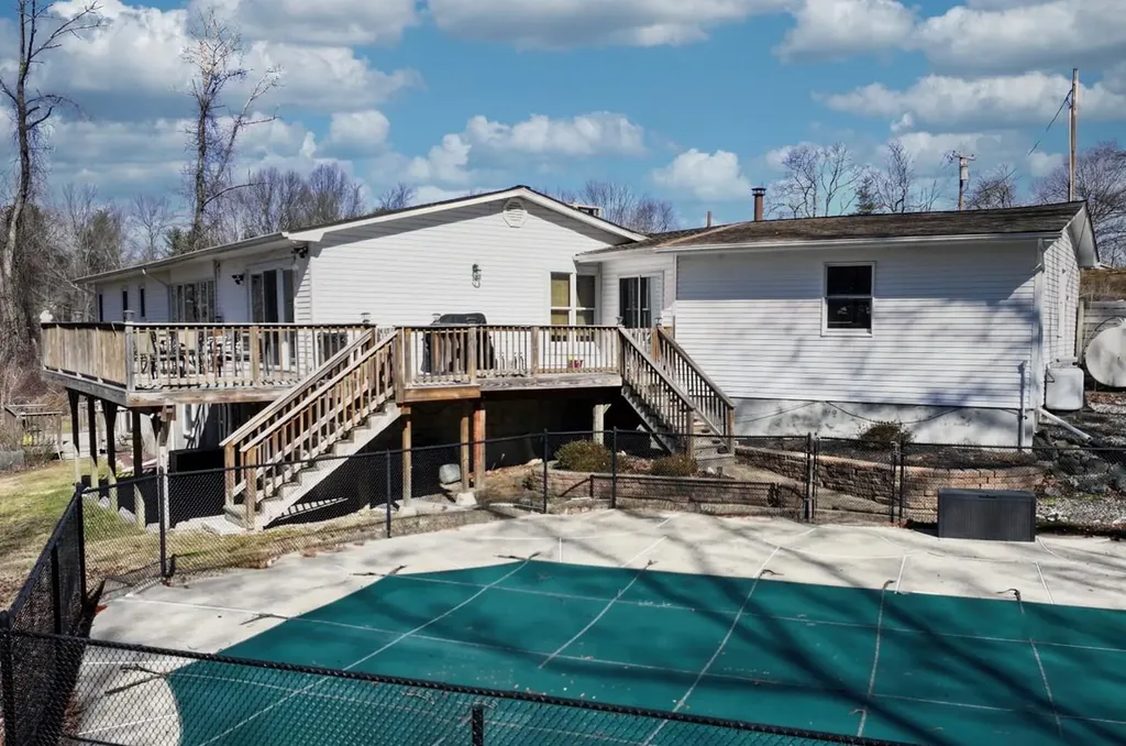 1319 E Mombasha Road Monroe NY 10950