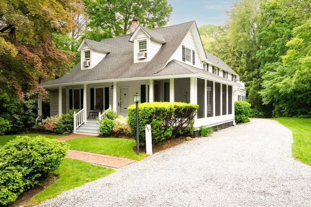 250 Schenck Avenue Great Neck NY 11021