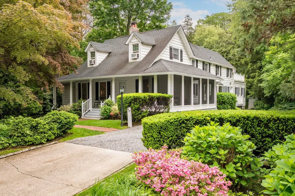 250 Schenck Avenue Great Neck NY 11021