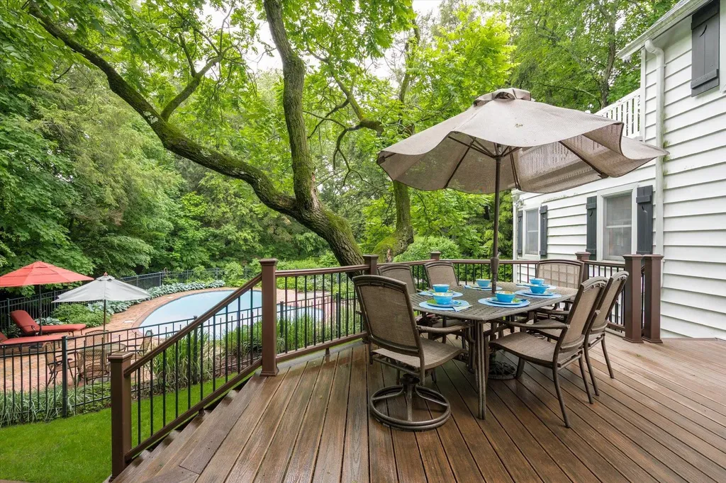 250 Schenck Avenue Great Neck NY 11021