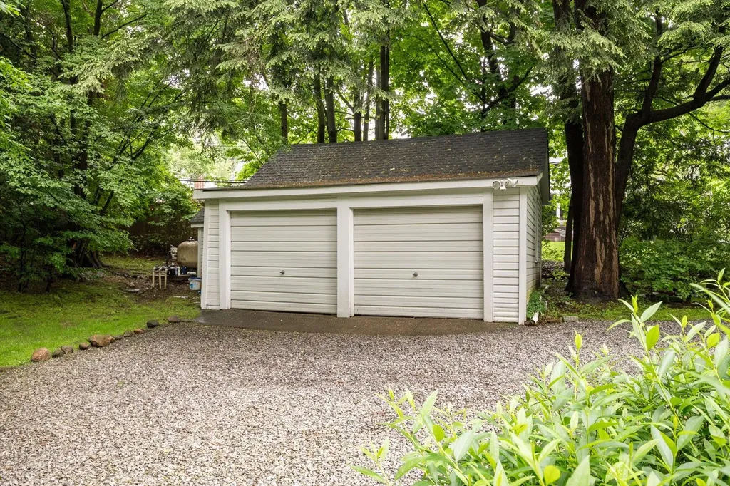 250 Schenck Avenue Great Neck NY 11021