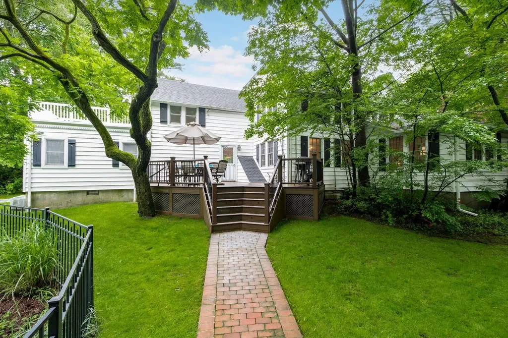 250 Schenck Avenue Great Neck NY 11021