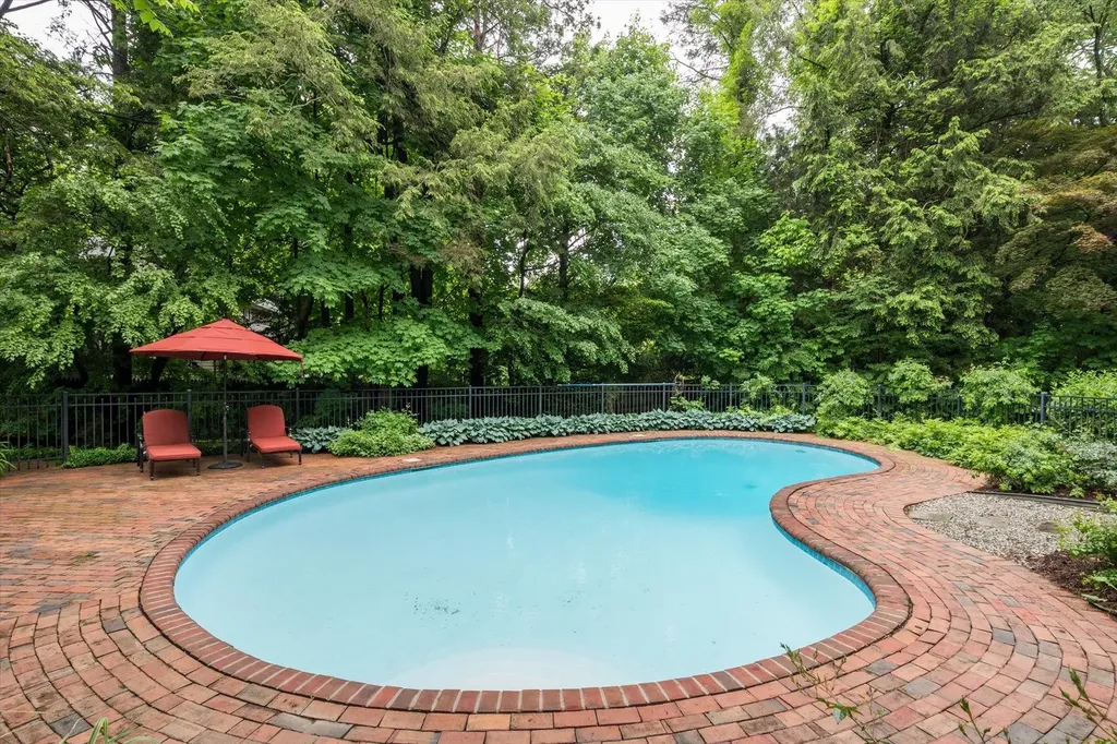 250 Schenck Avenue Great Neck NY 11021