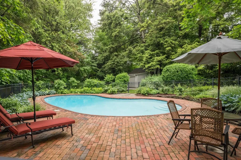 250 Schenck Avenue Great Neck NY 11021