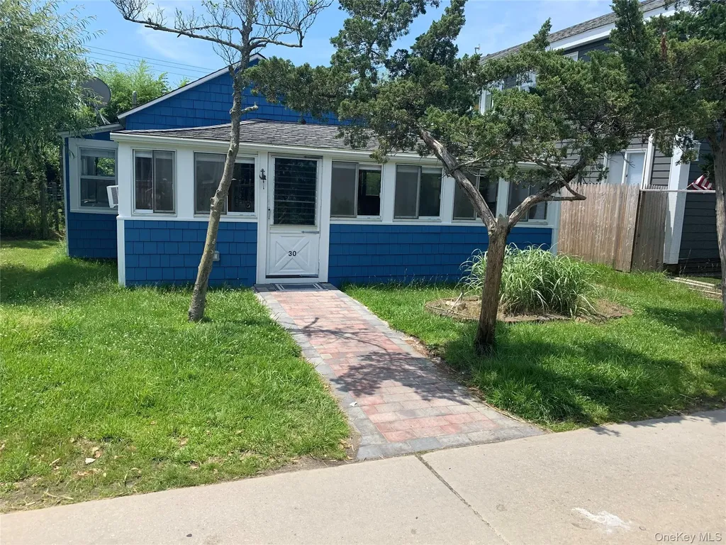 30 Bungalow Walk Ocean Beach NY 11770