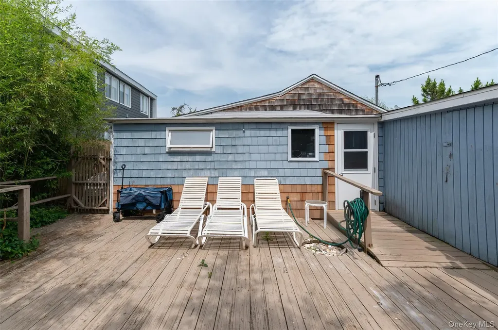 30 Bungalow Walk Ocean Beach NY 11770