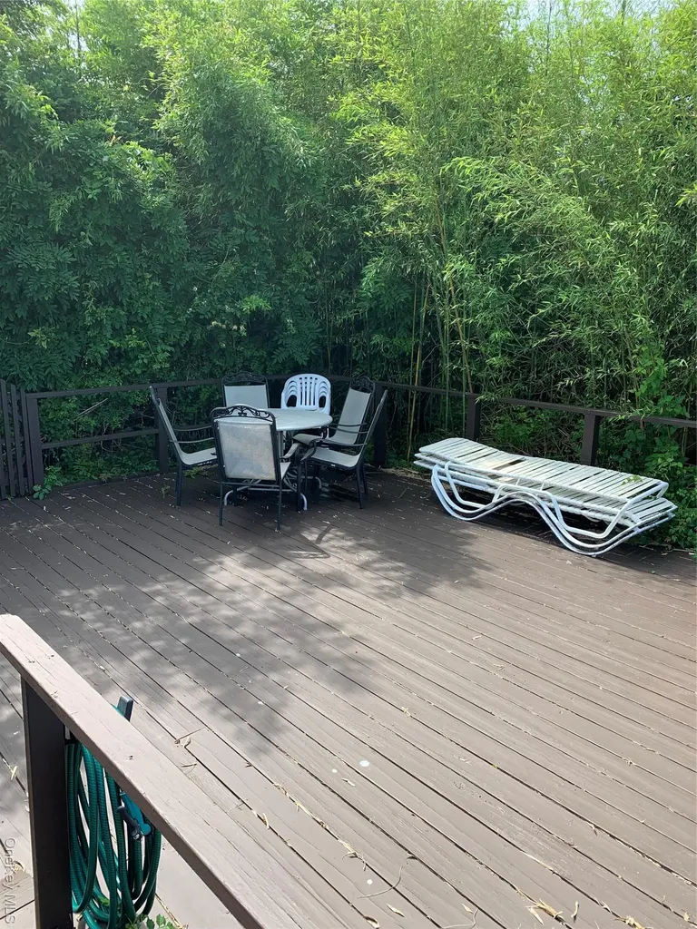 30 Bungalow Walk Ocean Beach NY 11770