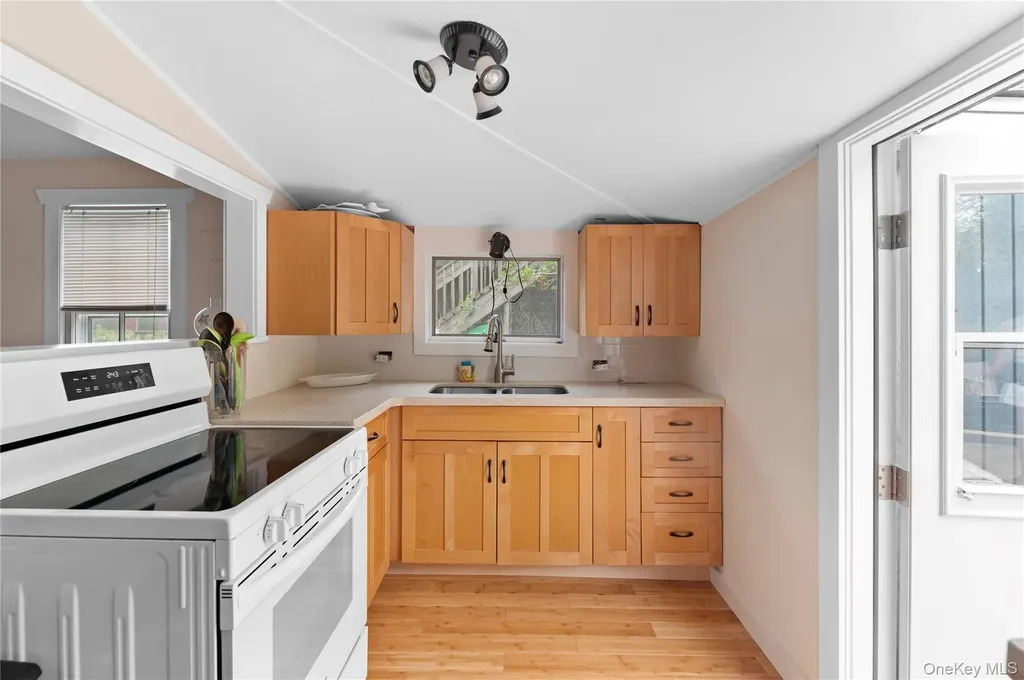 30 Bungalow Walk Ocean Beach NY 11770
