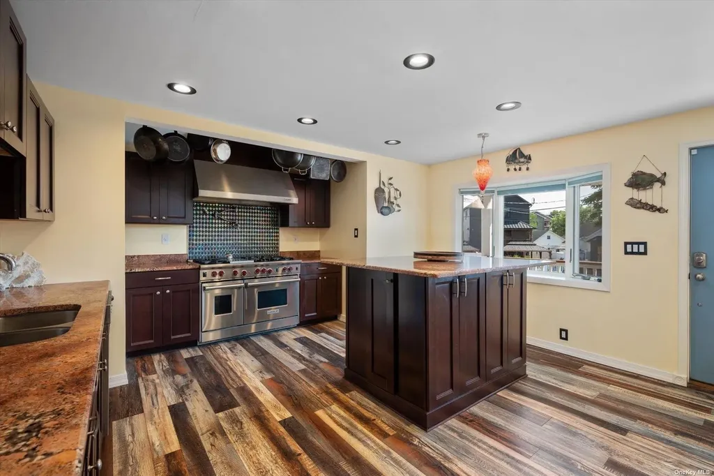 17 West Avenue Lawrence NY 11559