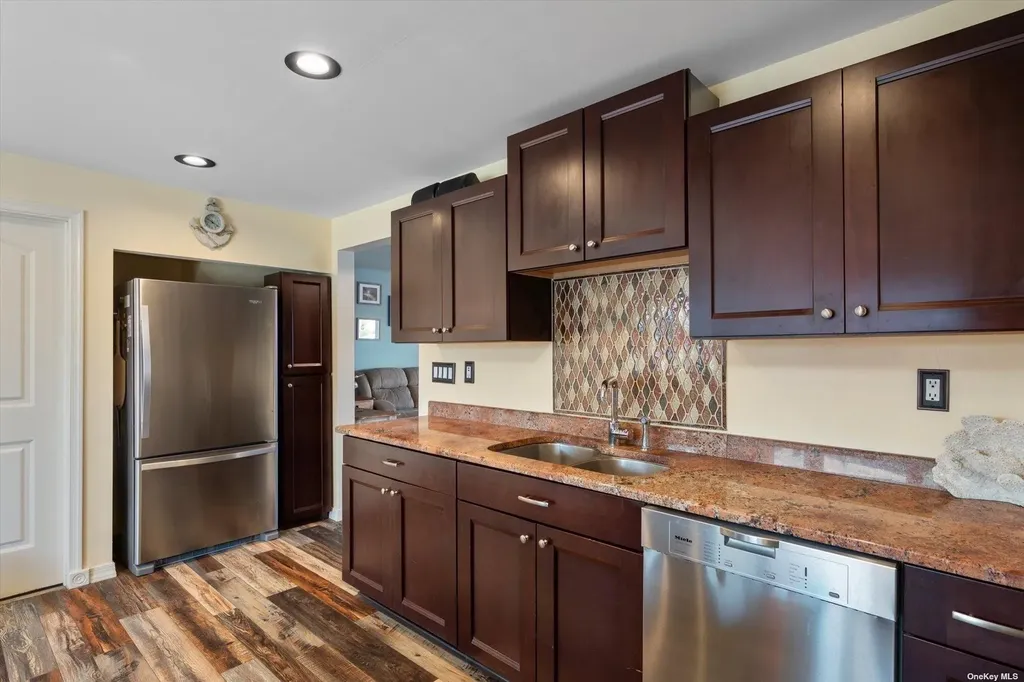 17 West Avenue Lawrence NY 11559