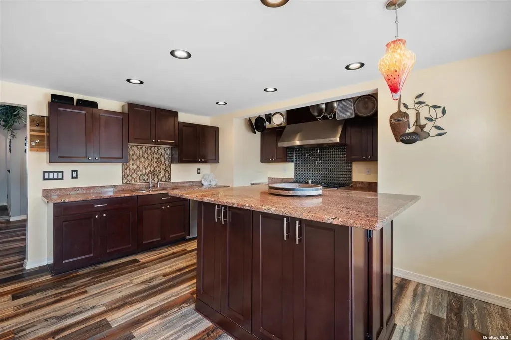 17 West Avenue Lawrence NY 11559