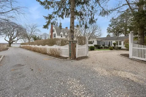424 4th Street Greenport NY 11944