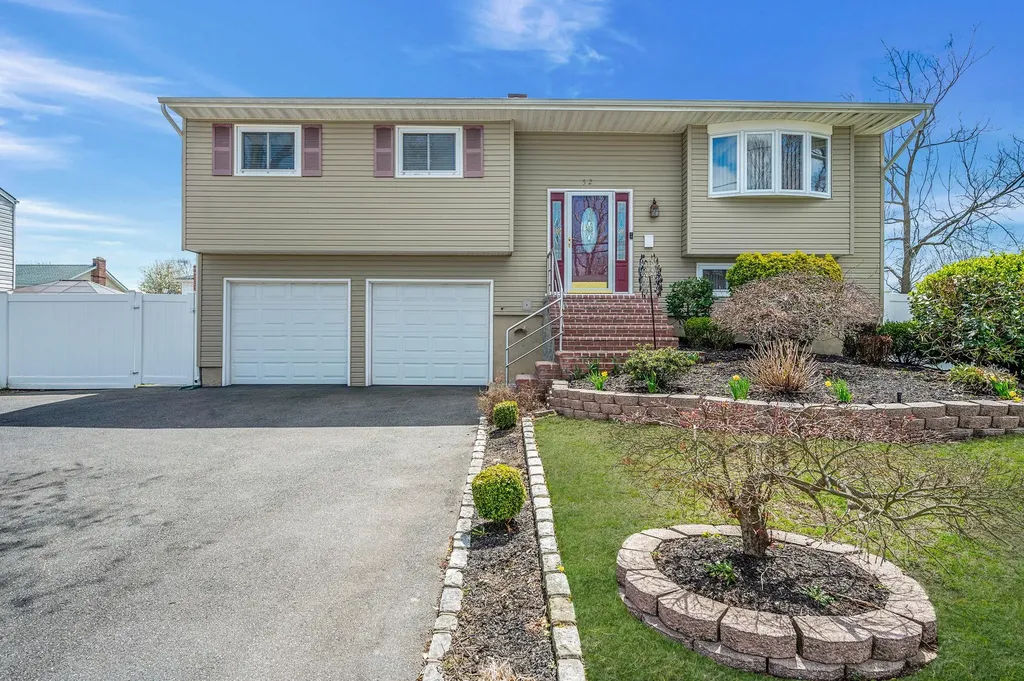 52 California Avenue Bay Shore NY 11706