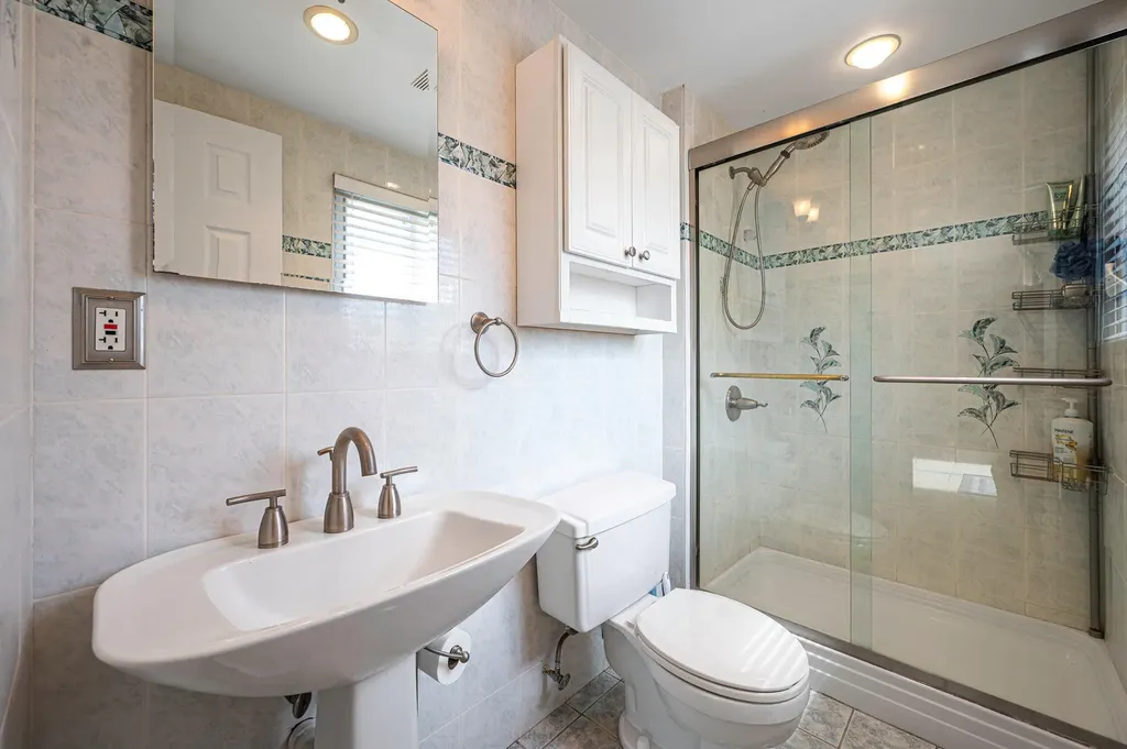 52 California Avenue Bay Shore NY 11706