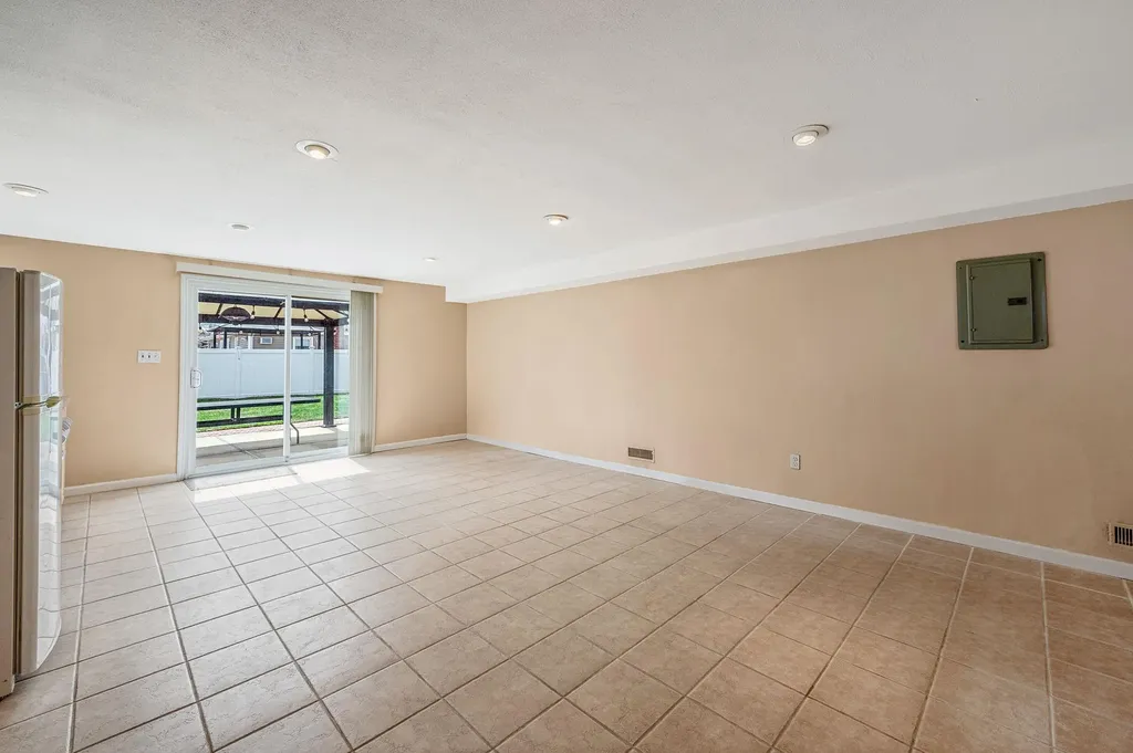 52 California Avenue Bay Shore NY 11706