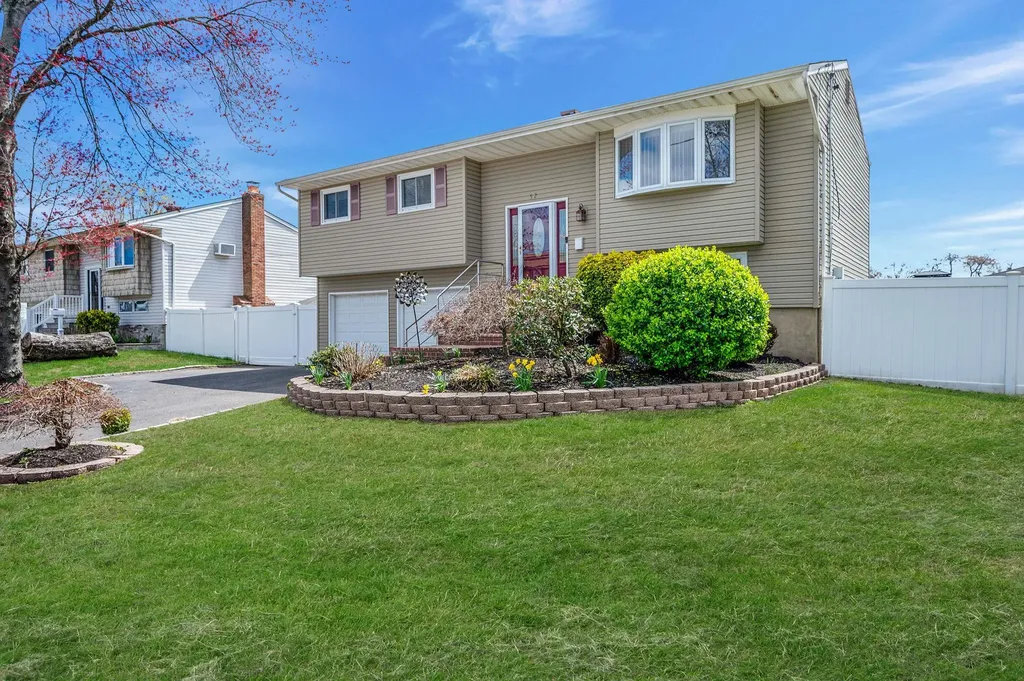52 California Avenue Bay Shore NY 11706