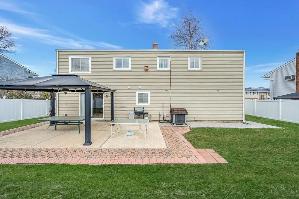 52 California Avenue Bay Shore NY 11706