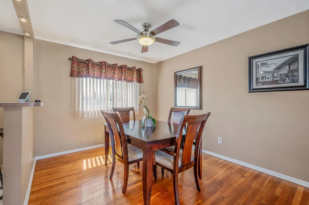 52 California Avenue Bay Shore NY 11706