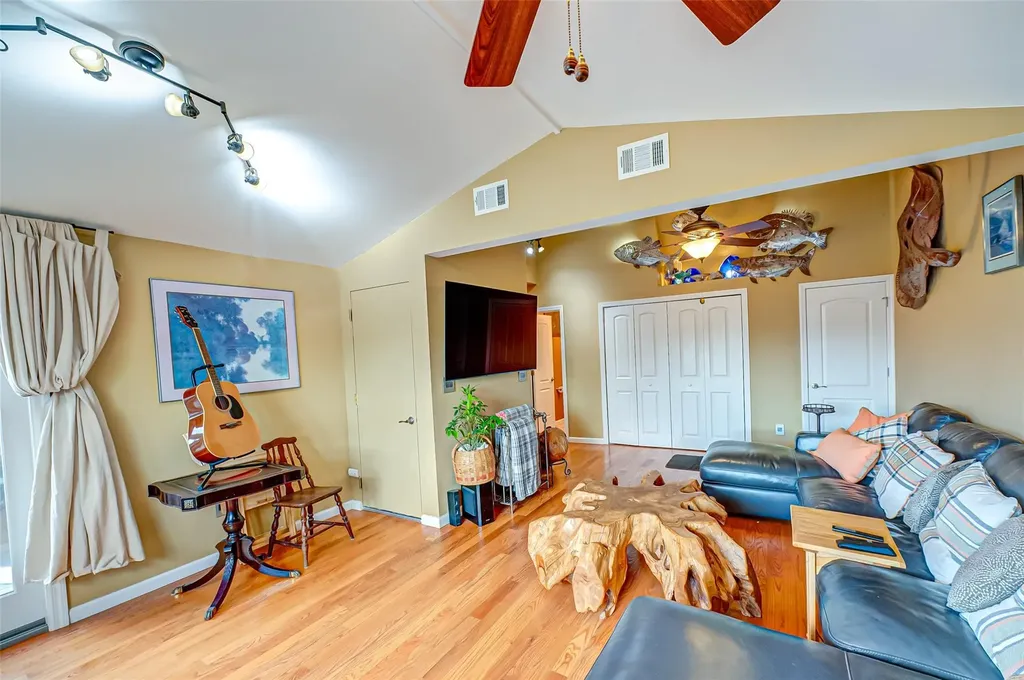 80 East Drive Copiague NY 11726