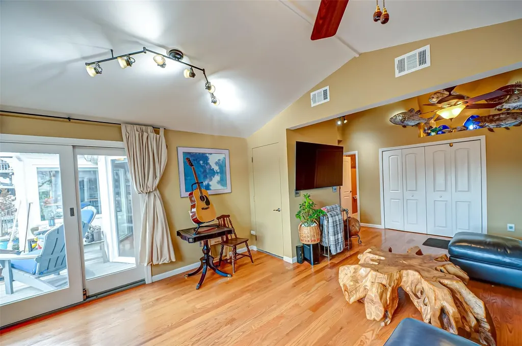 80 East Drive Copiague NY 11726