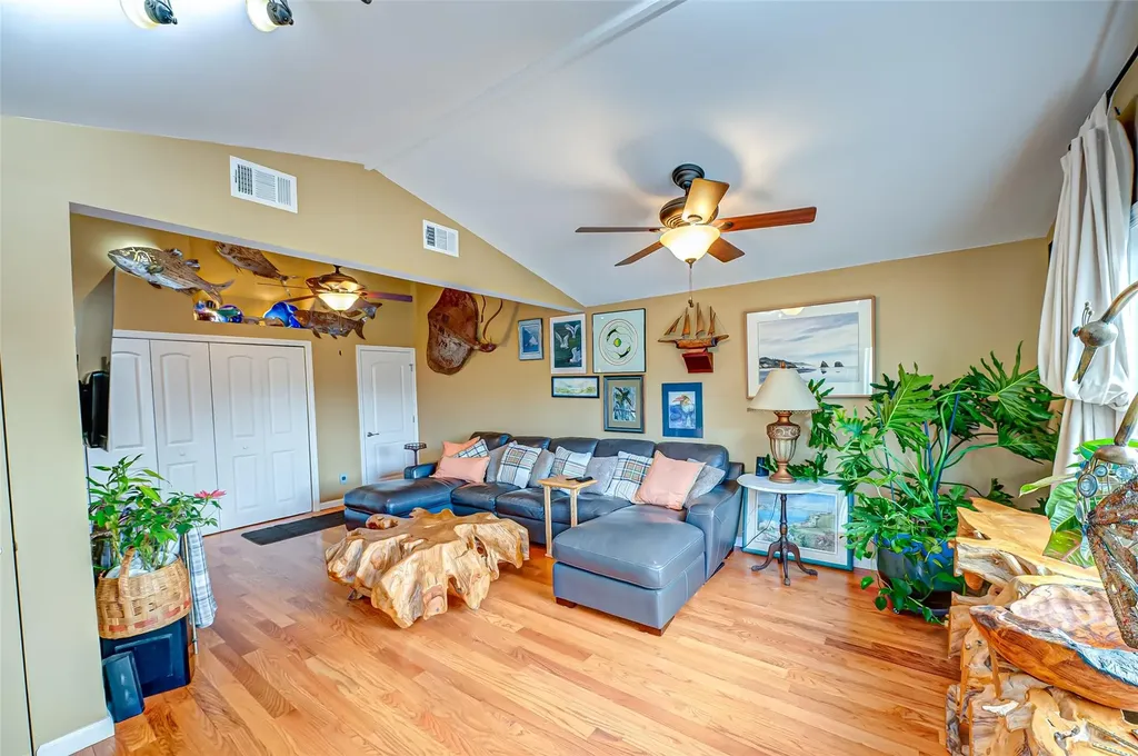 80 East Drive Copiague NY 11726