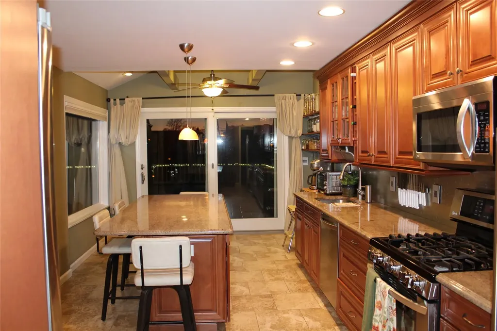 80 East Drive Copiague NY 11726