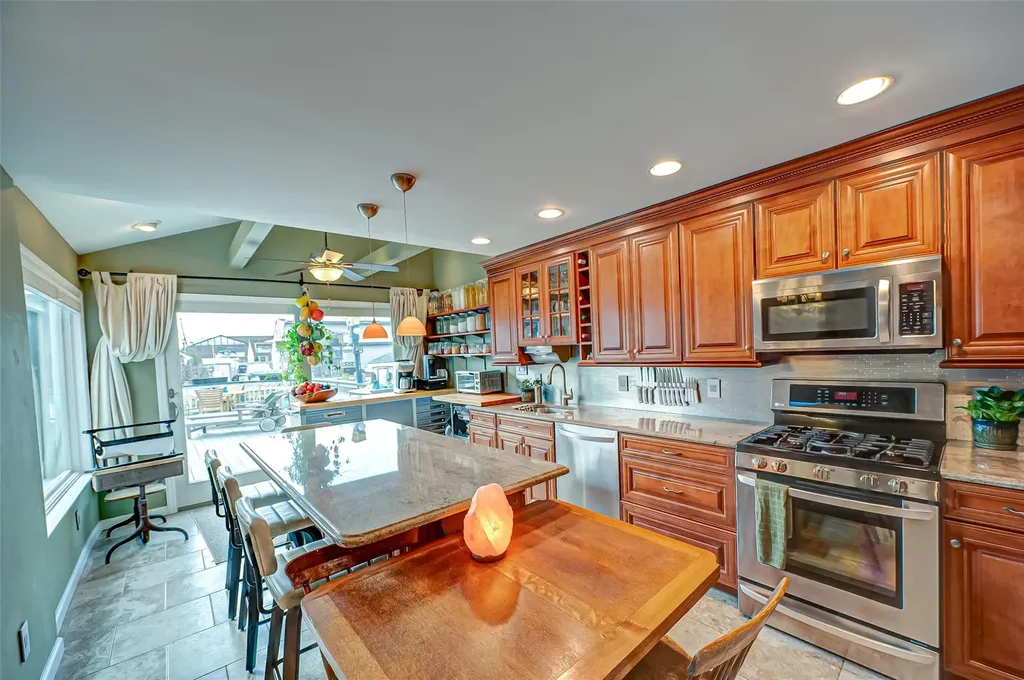80 East Drive Copiague NY 11726