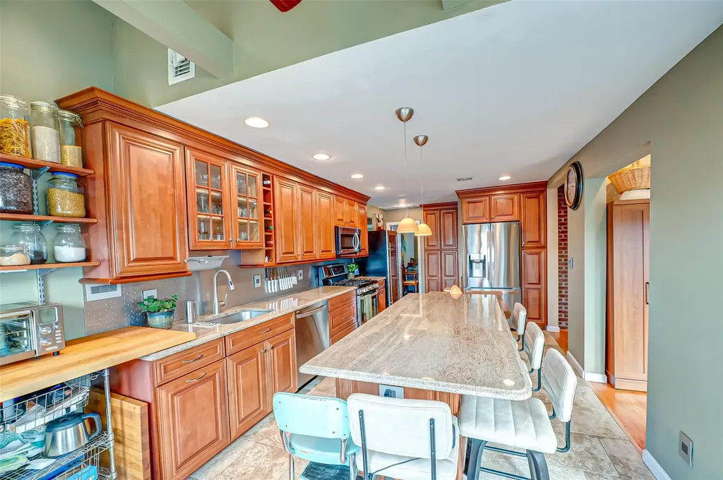 80 East Drive Copiague NY 11726