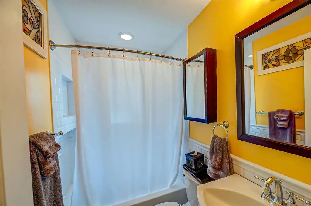 80 East Drive Copiague NY 11726