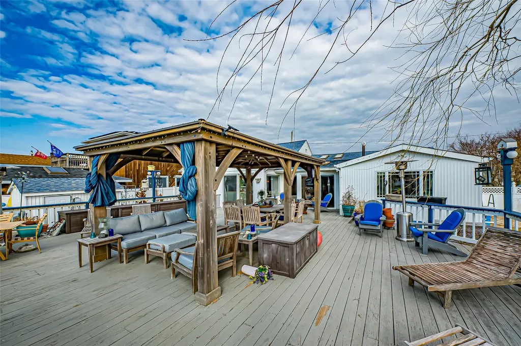 80 East Drive Copiague NY 11726