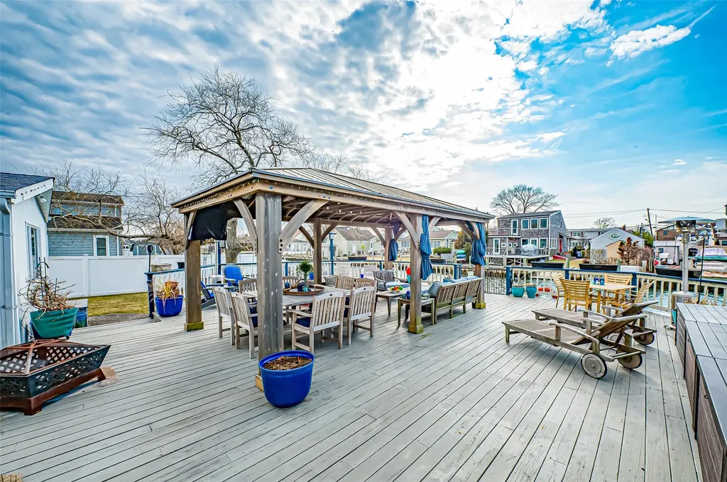 80 East Drive Copiague NY 11726