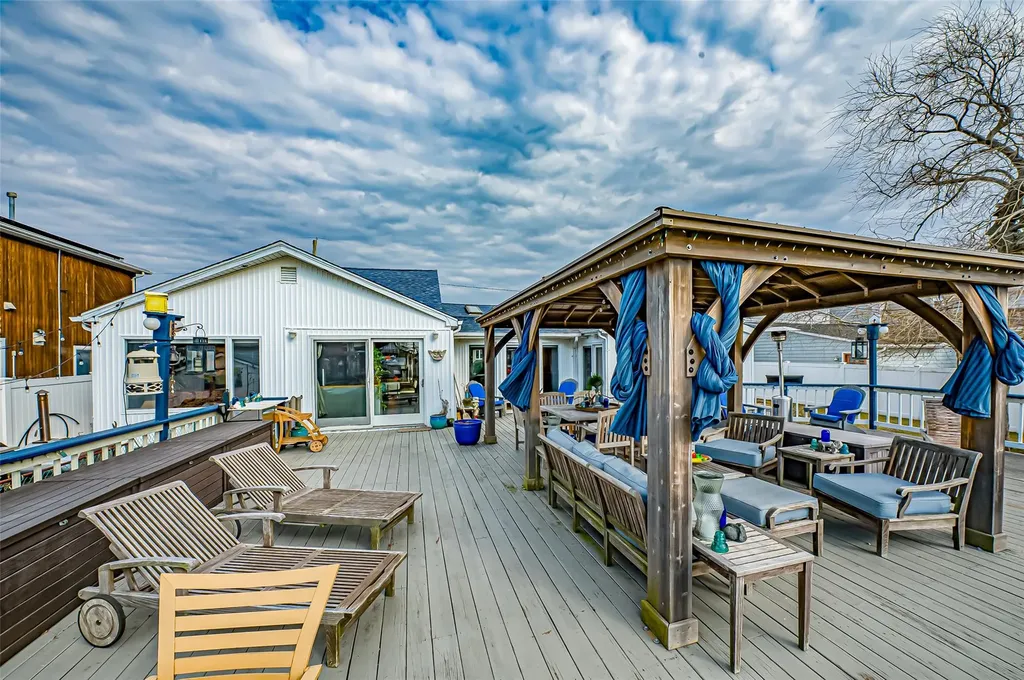 80 East Drive Copiague NY 11726