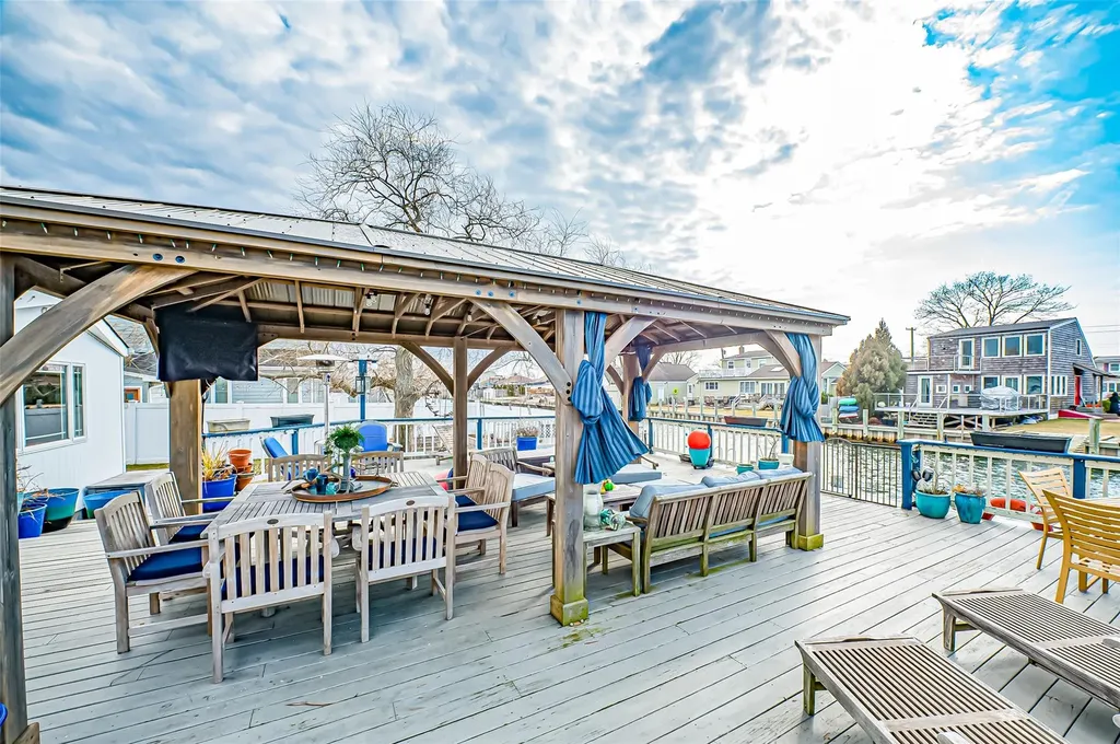 80 East Drive Copiague NY 11726