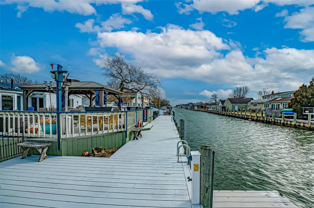 80 East Drive Copiague NY 11726