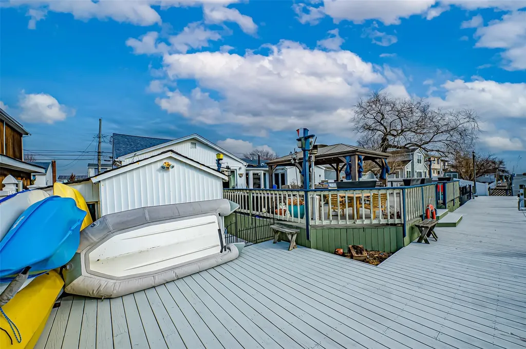 80 East Drive Copiague NY 11726