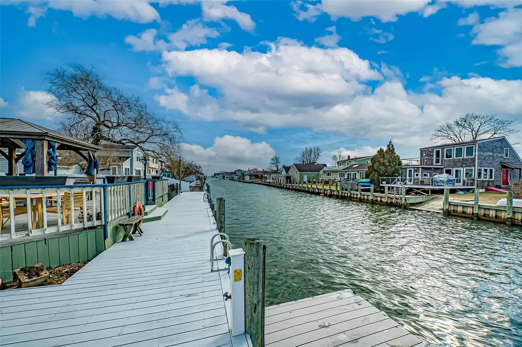 80 East Drive Copiague NY 11726