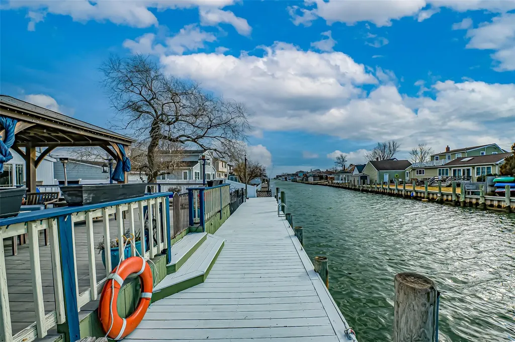 80 East Drive Copiague NY 11726