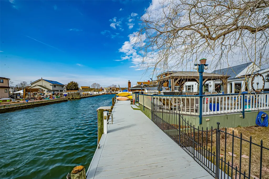 80 East Drive Copiague NY 11726