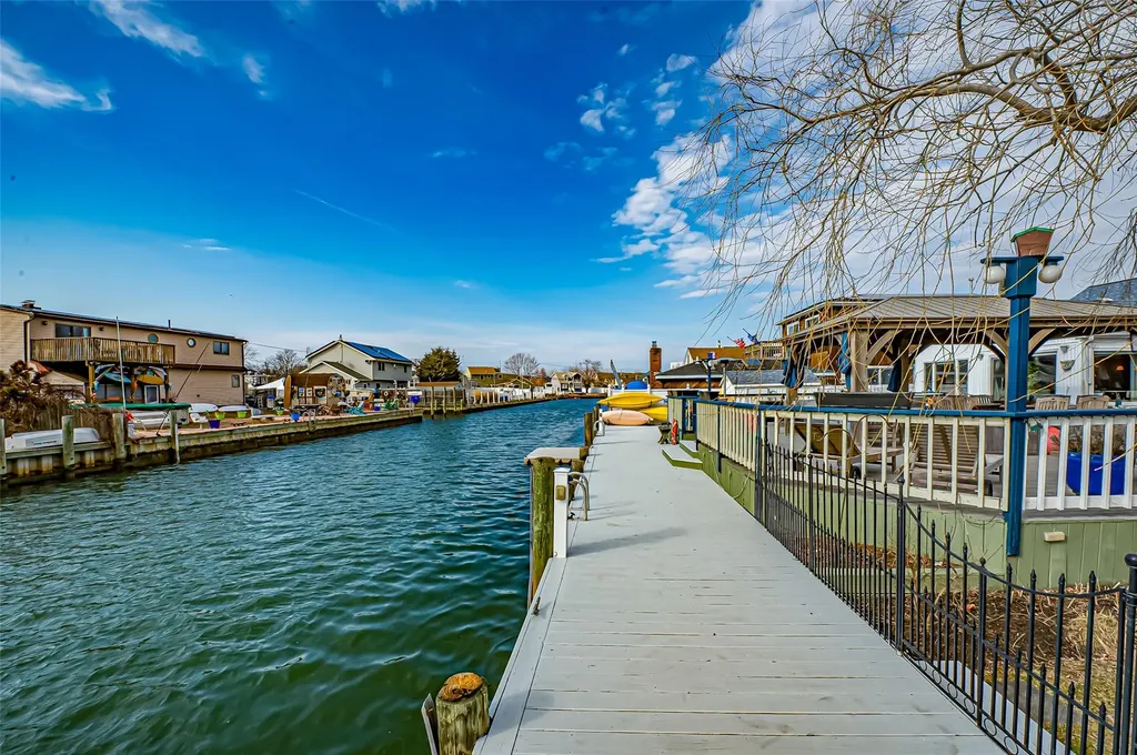 80 East Drive Copiague NY 11726