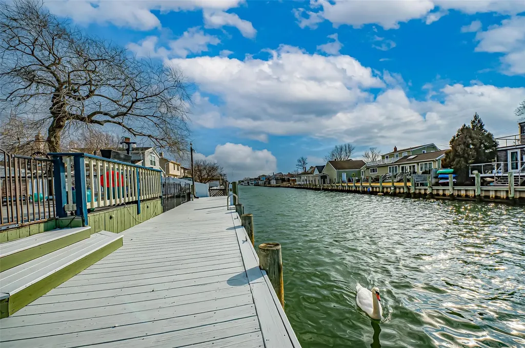80 East Drive Copiague NY 11726