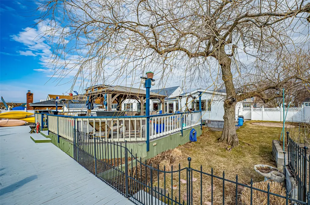 80 East Drive Copiague NY 11726