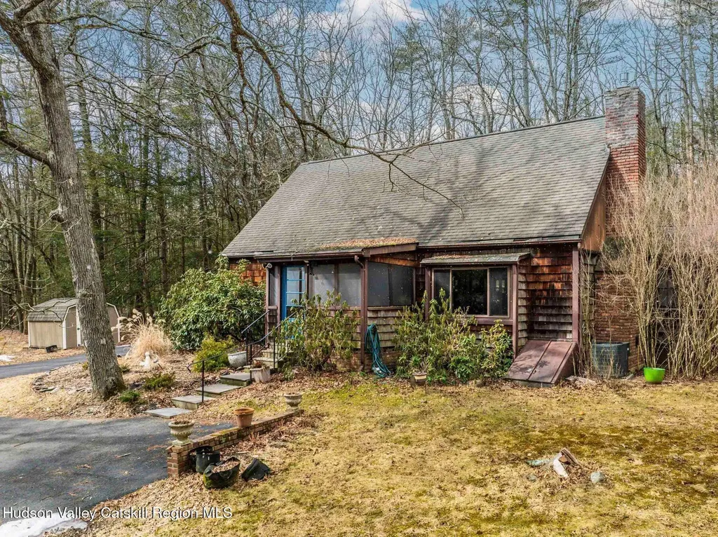 2 Starjem Drive Saugerties NY 12477