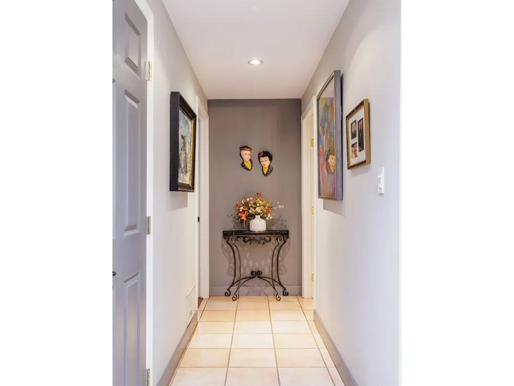 2 Starjem Drive Saugerties NY 12477