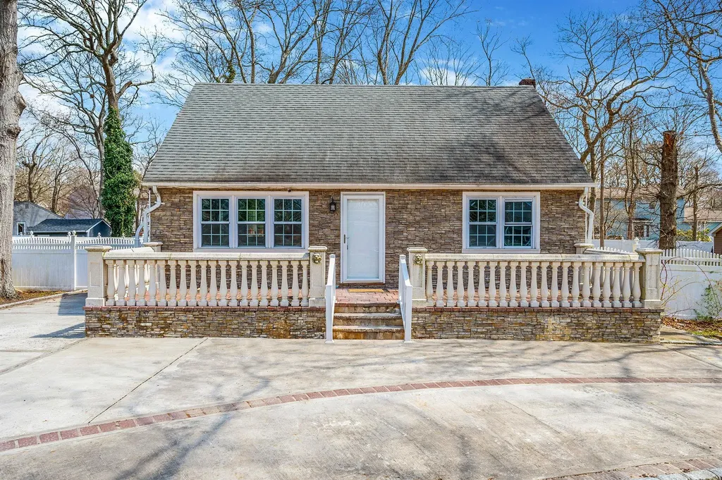 23 Ridge Road Shirley NY 11967