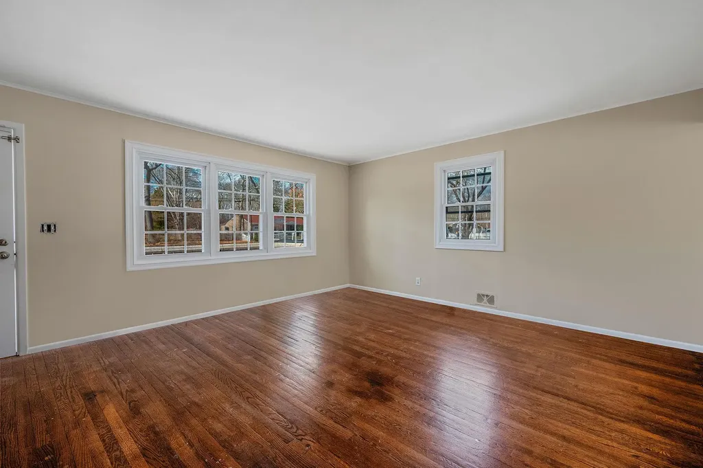 23 Ridge Road Shirley NY 11967