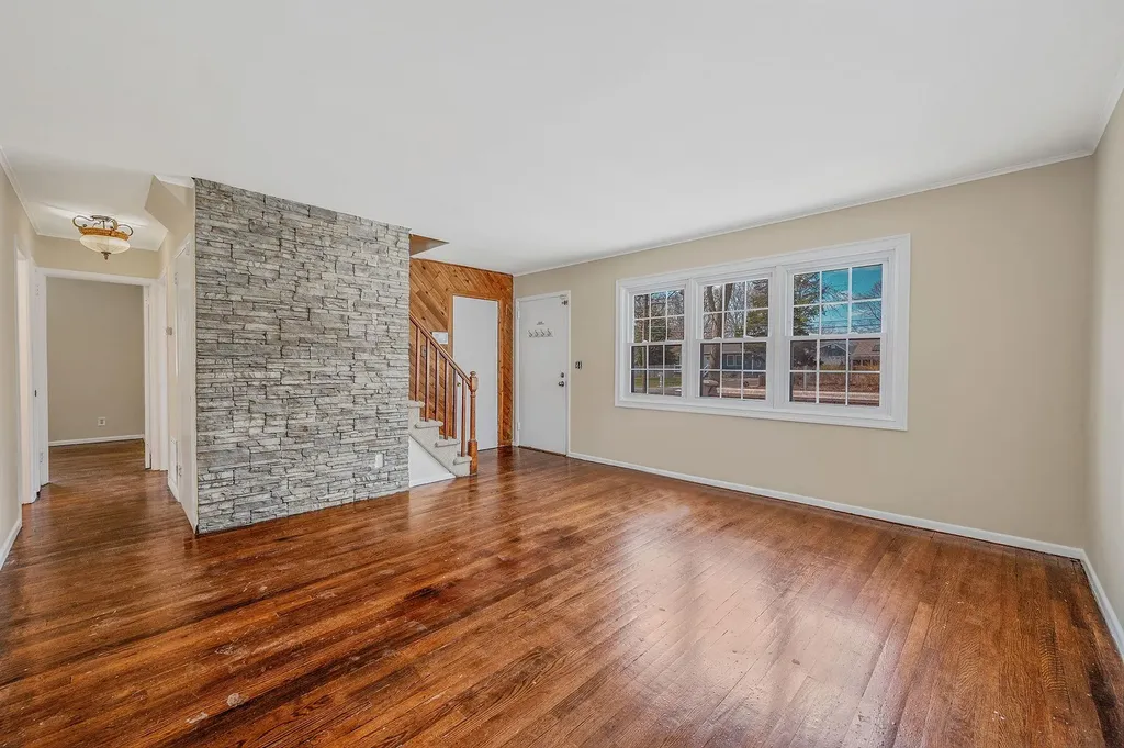 23 Ridge Road Shirley NY 11967