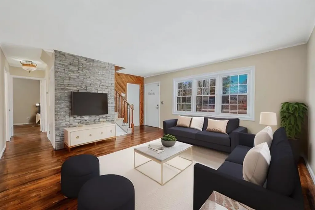 23 Ridge Road Shirley NY 11967