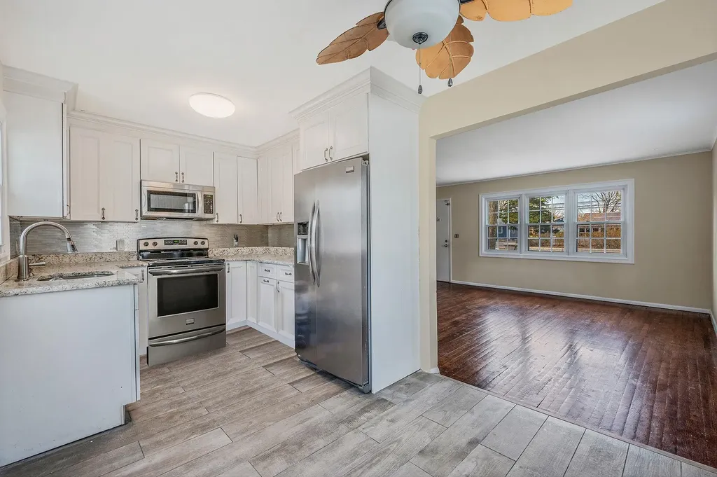 23 Ridge Road Shirley NY 11967