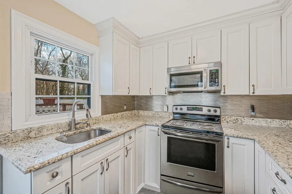 23 Ridge Road Shirley NY 11967