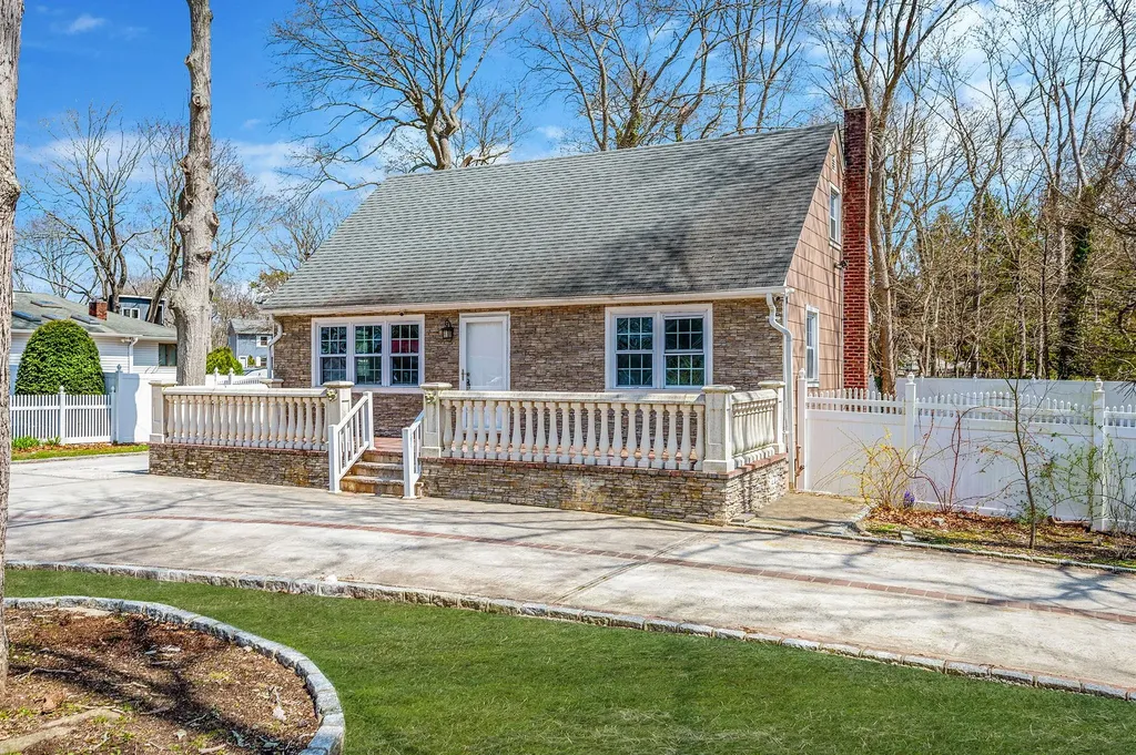23 Ridge Road Shirley NY 11967